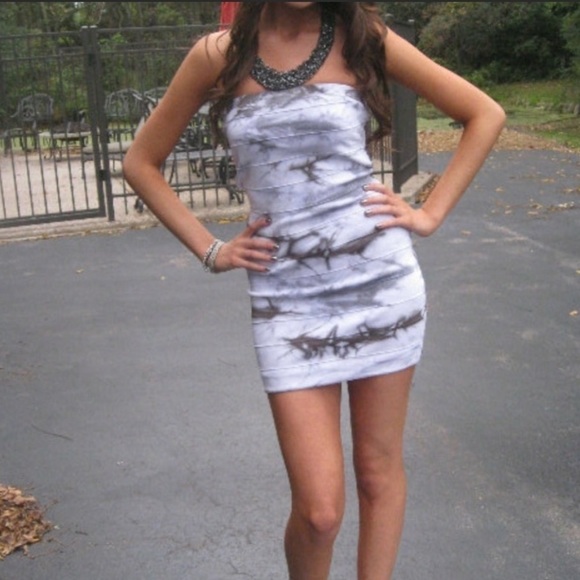 Bebe x Kardashians Strapless Bodycon Mini Dress in Tie Dye Grey Size Medium - Picture 2 of 6